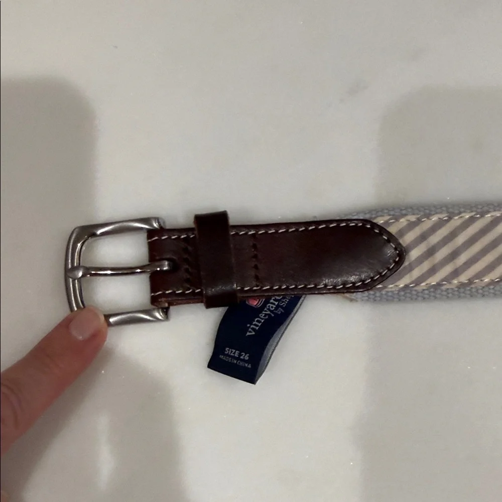 Like New Vineyard Vines fish skeleton gray Belt 26